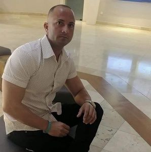 Meet your Posher, Adriel